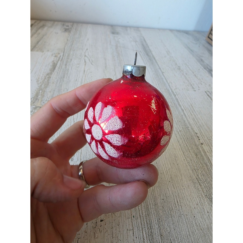 Vintage red stencil Daisy Mica glass ornament Xmas tree